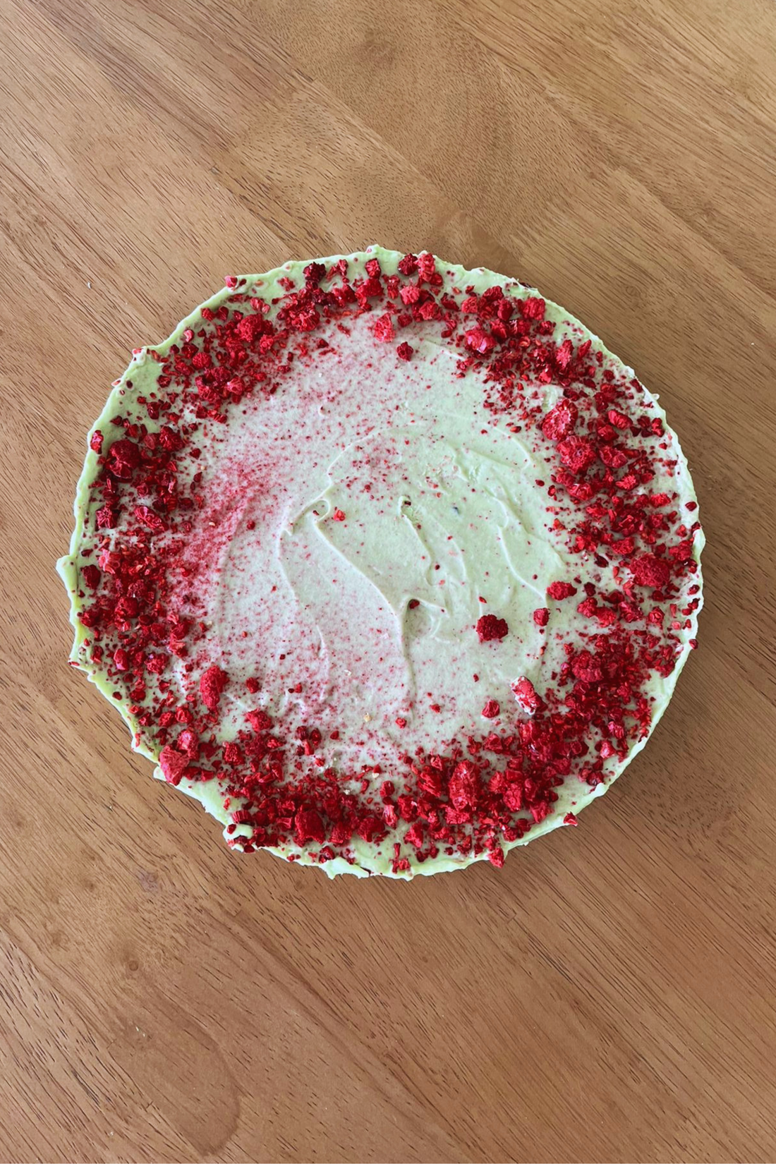 Nepečený matcha cheesecake s bielou čokoládou
